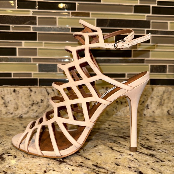 Steve Madden Shoes - Tan Steve Madden high heels